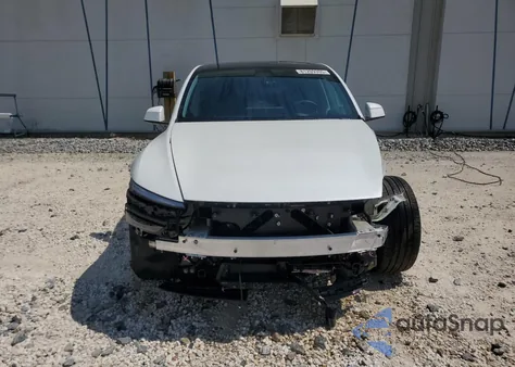 2026 Tesla Model Y из США, поврежденный, VIN 7SAYGDEE5TA381828